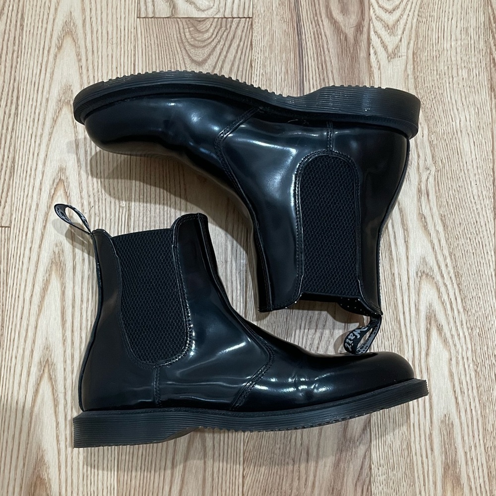 Doc Martens Black Chelsea boots-size 8